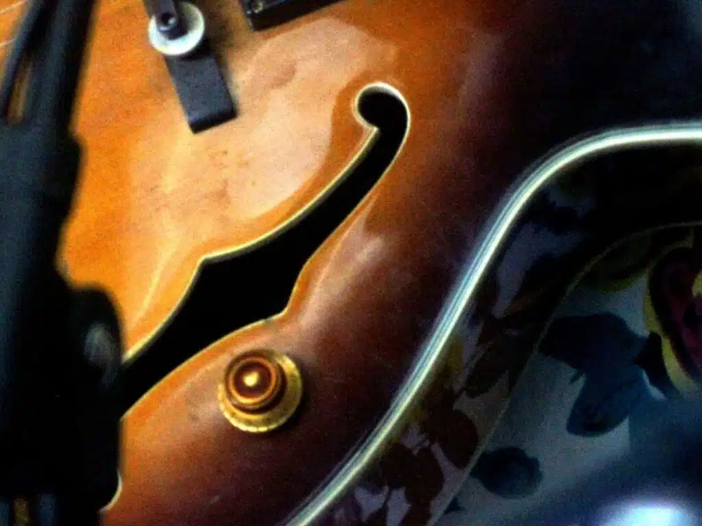 gitara hollow body