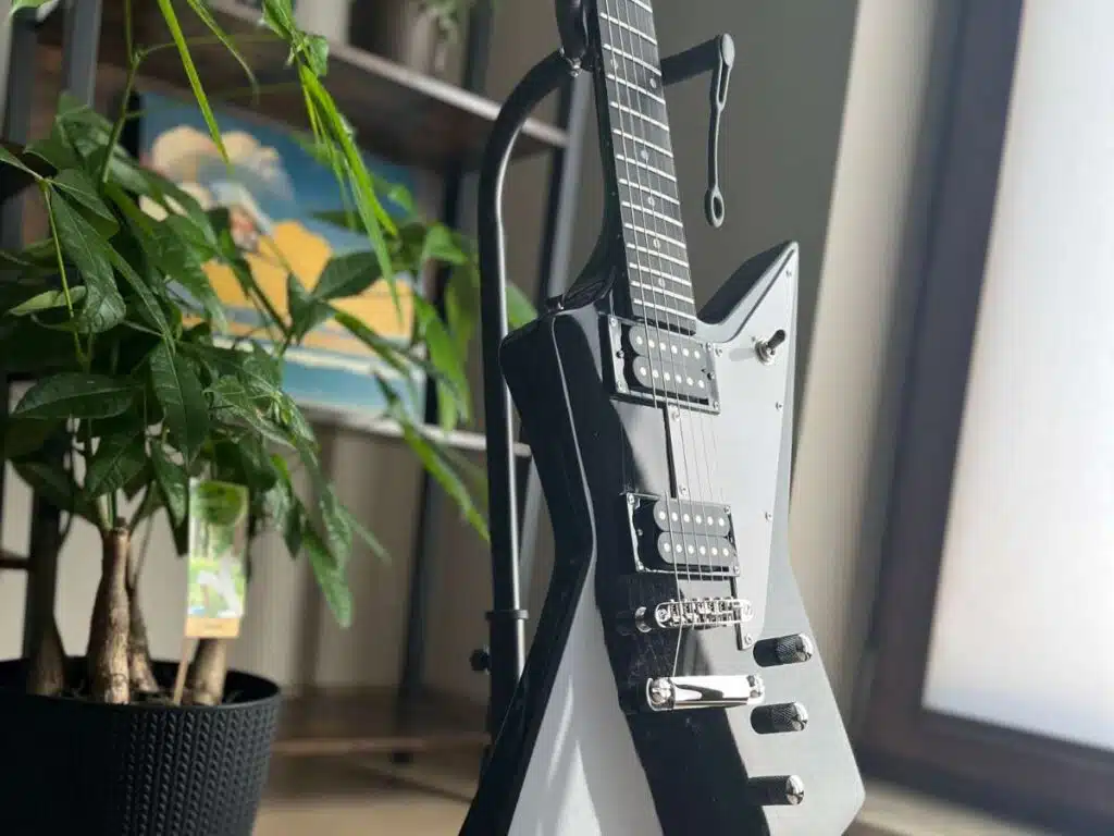 harley benton explorer