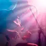 jak grać na gitarze elektrycznej bez wzmacniacza