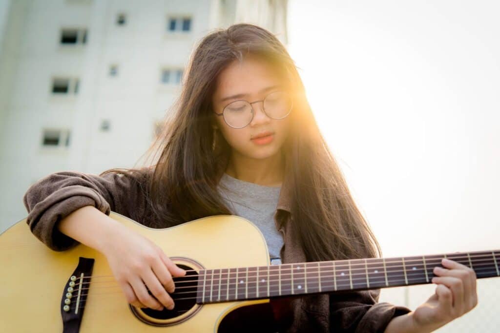 female guitar player
